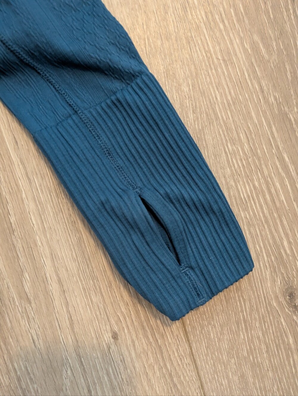 Lululemon Rest Less pullover Cable Pattern Size Small - Picture 2 of 7